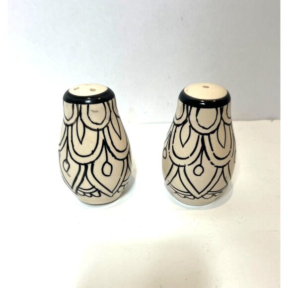 Handcrafted Ceramic Salt & Pepper Shakers W/ Iron Holder Black / White Pattern - Picture 6 of 8